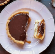 Image de tartelette au chocolat et caramel faisant partie des recettes techniques à réaliser 